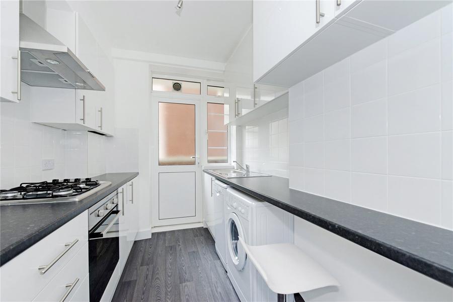 2 bedroom Flat to rent in Townshend Court-view3