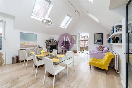 3 bedroom Flat to rent in Netherhall Gardens-List1393
