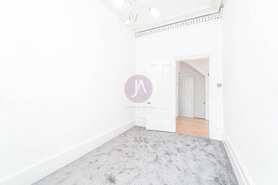 3 bedroom Flat to rent in Cromwell Place-view9