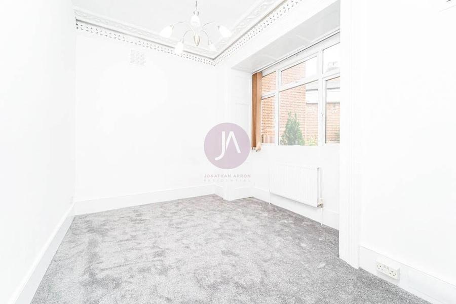3 bedroom Flat to rent in Cromwell Place-view8