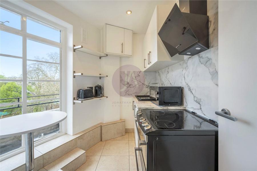 1 bedroom Flat to rent in Rossmore Court-view4