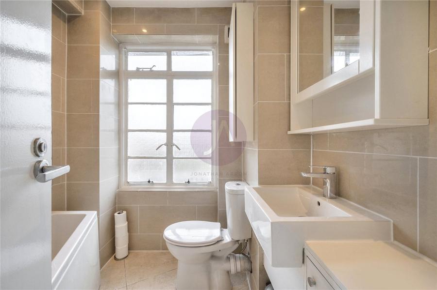 1 bedroom Flat to rent in Rossmore Court-view9
