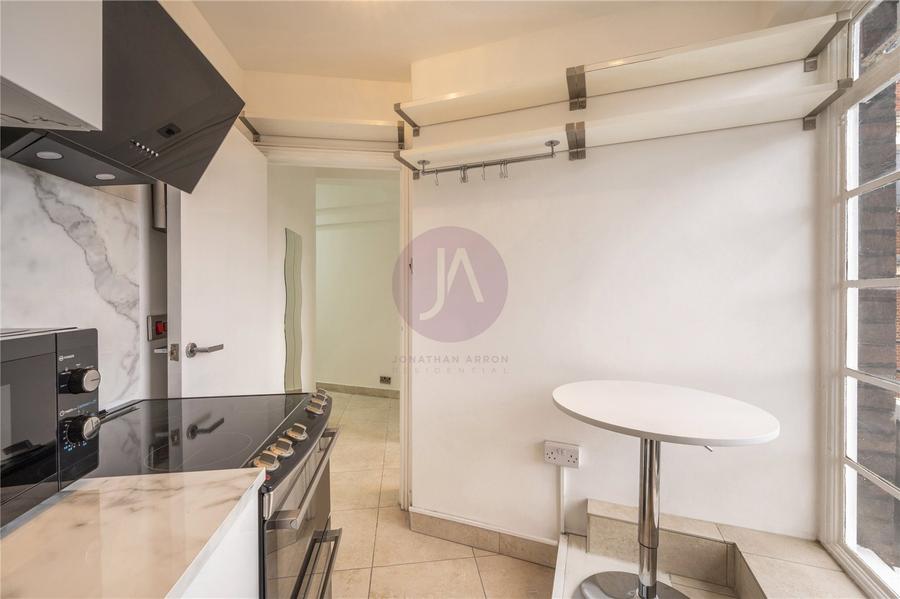 1 bedroom Flat to rent in Rossmore Court-view5