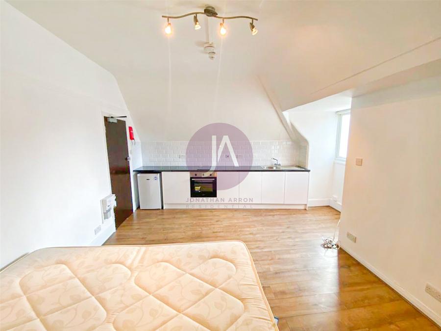 Flat to rent in Princes Avenue-view3