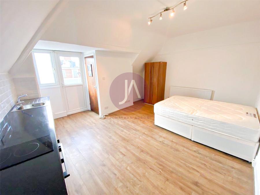 Flat to rent in Princes Avenue-view4