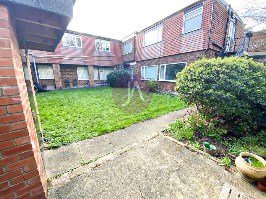 Flat to rent in Princes Avenue-view6