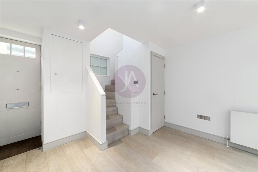 2 bedroom House to rent in Abercorn Close-view4