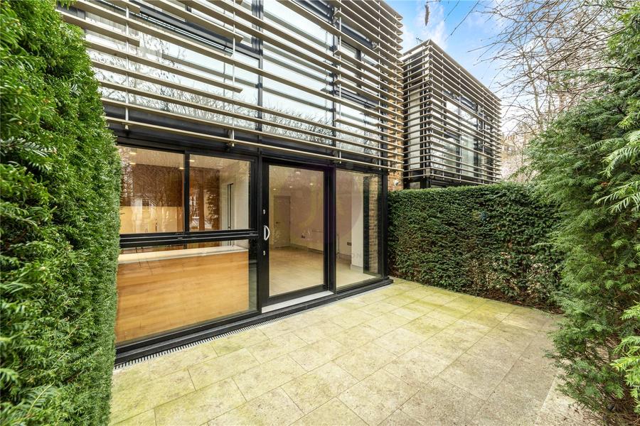 2 bedroom House to rent in Abercorn Close-view5