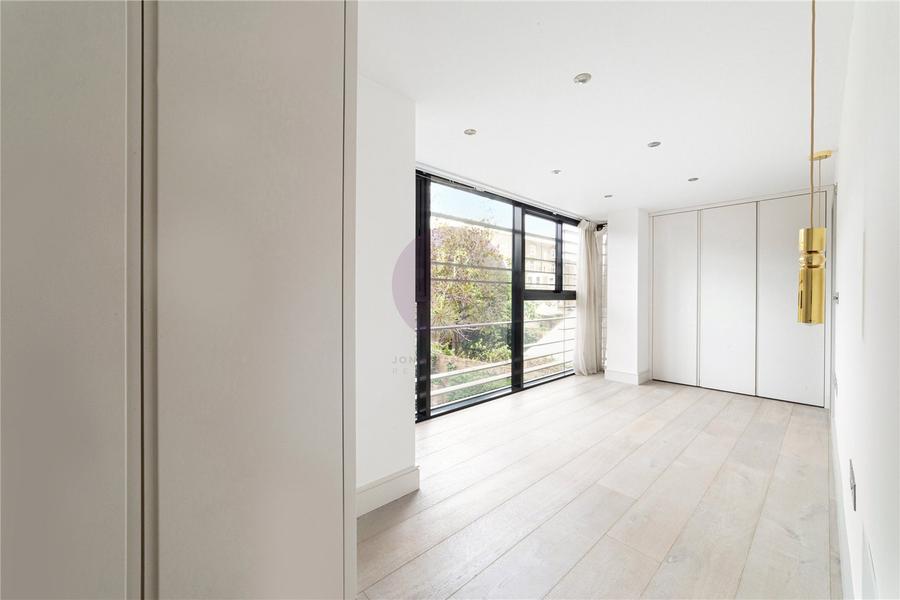2 bedroom House to rent in Abercorn Close-view11