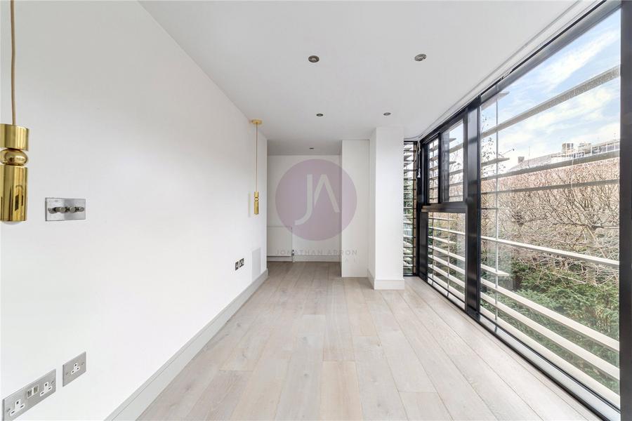 2 bedroom House to rent in Abercorn Close-view7