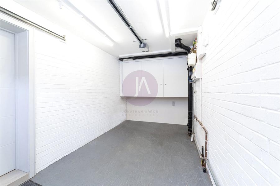 2 bedroom House to rent in Abercorn Close-view10