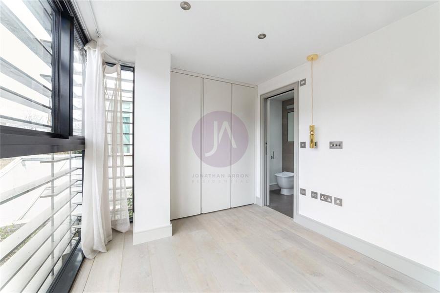 2 bedroom House to rent in Abercorn Close-view6