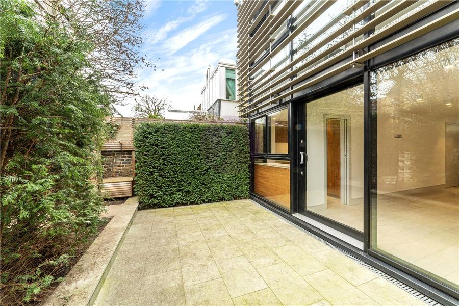 2 bedroom House to rent in Abercorn Close-view14