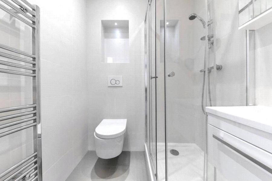 Flat to rent in Kilburn High Road-view2