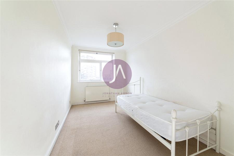3 bedroom Flat to rent in Walsingham-view11