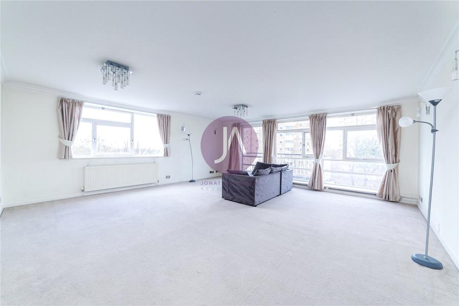 3 bedroom Flat to rent in Walsingham-view3