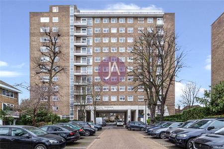 3 bedroom Flat to rent in Walsingham-List1281
