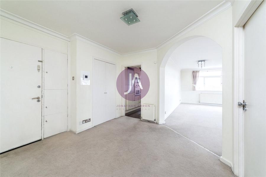3 bedroom Flat to rent in Walsingham-view6