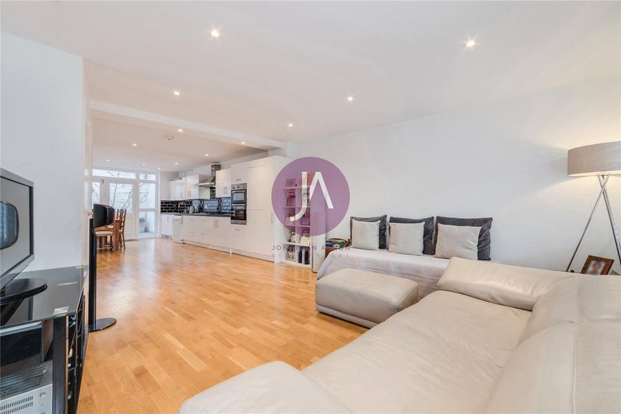 3 bedroom House to rent in Highgate Road-view2