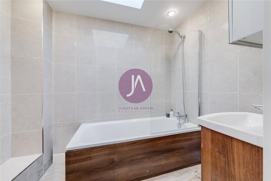 3 bedroom House to rent in Highgate Road-view8