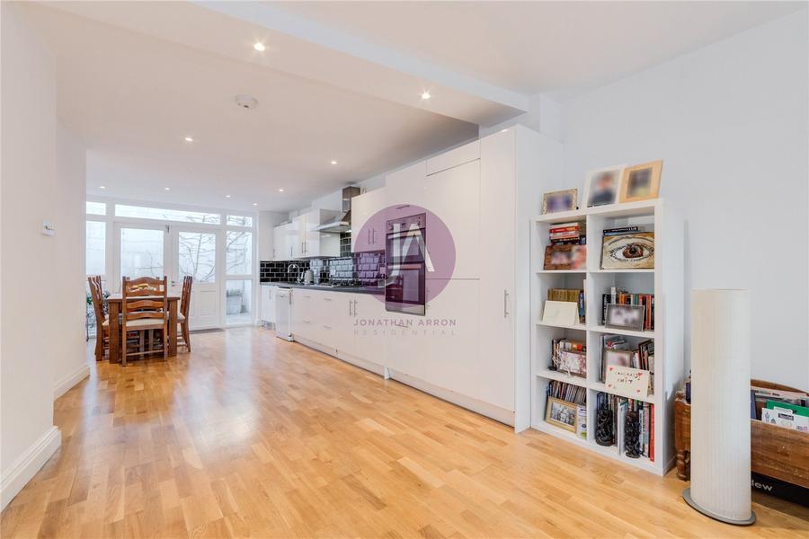 3 bedroom House to rent in Highgate Road-view5