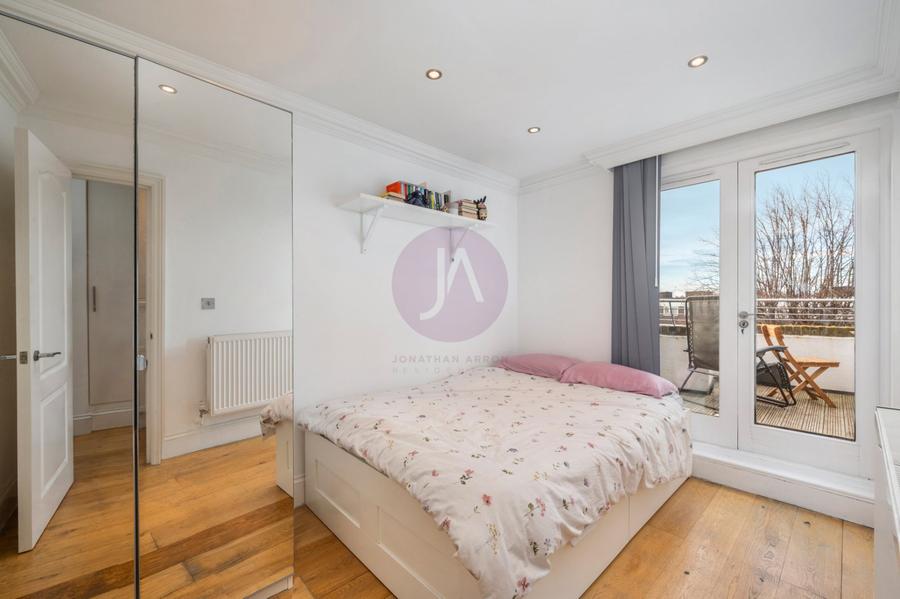 1 bedroom Flat to rent in Kentish Town Road-view2