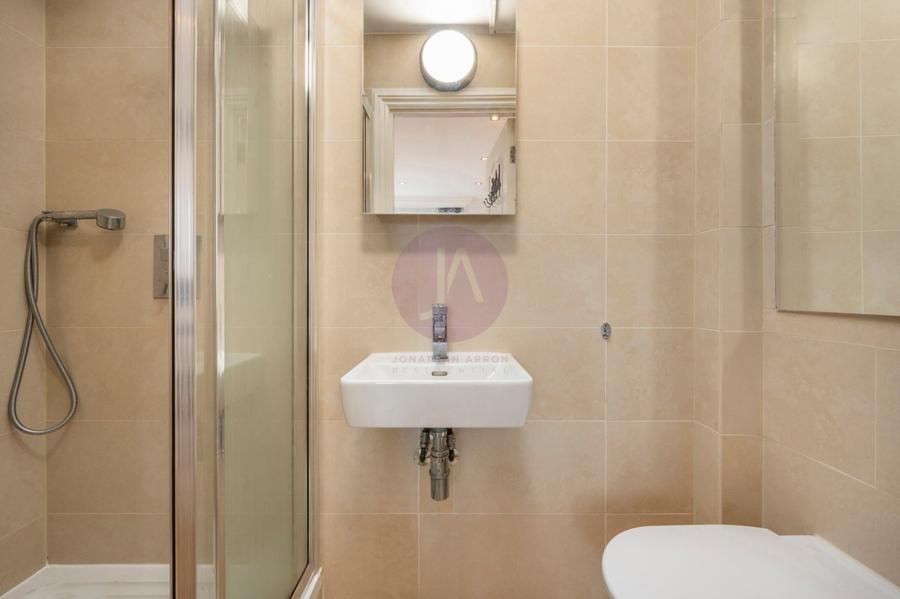 1 bedroom Flat to rent in Kentish Town Road-view6