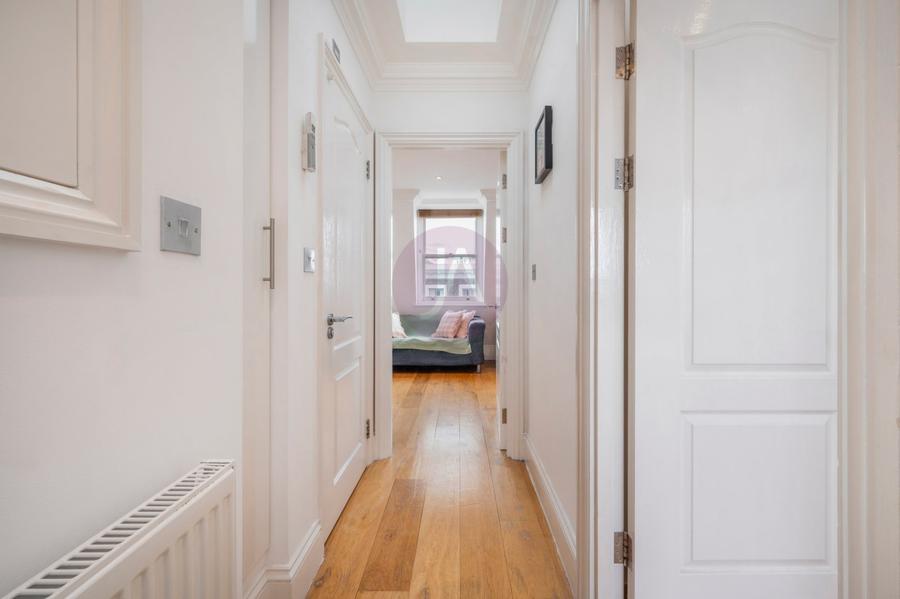 1 bedroom Flat to rent in Kentish Town Road-view12