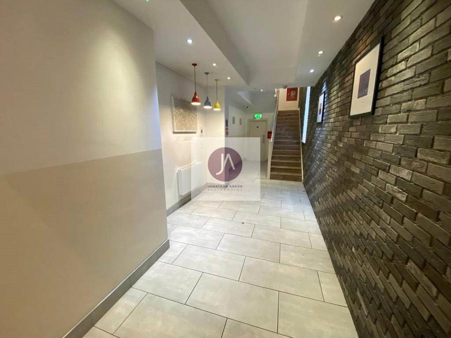 Flat to rent in Kilburn High Road-view5