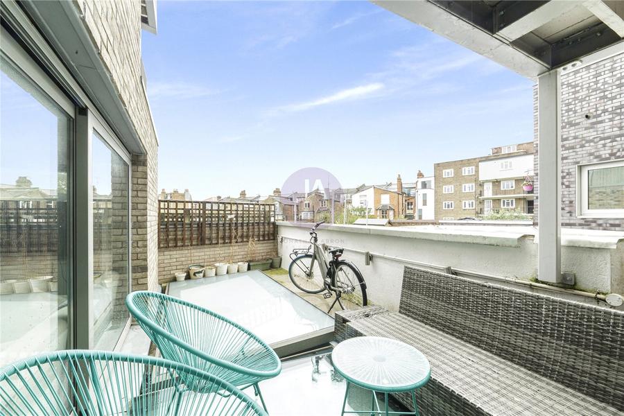 2 bedroom Flat to rent in Mill Lane-view7