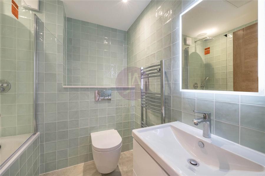 1 bedroom Flat to rent in Clarendon Gardens-view6