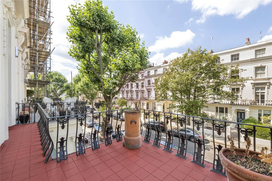 1 bedroom Flat to rent in Clarendon Gardens-view3