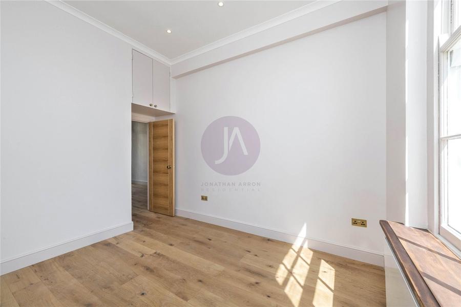 1 bedroom Flat to rent in Clarendon Gardens-view8