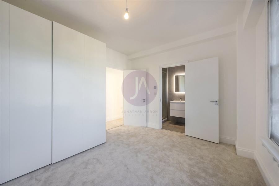 3 bedroom Flat to rent in Apsley House-view11