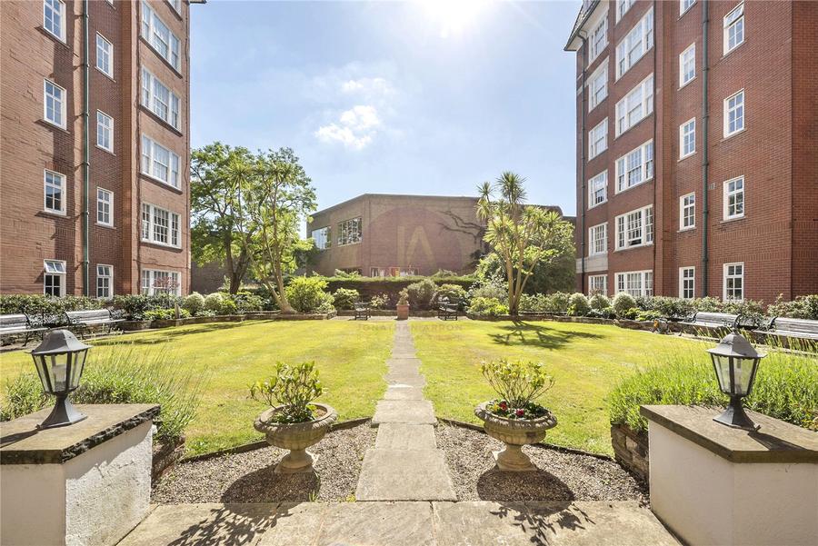 3 bedroom Flat to rent in Apsley House-view9