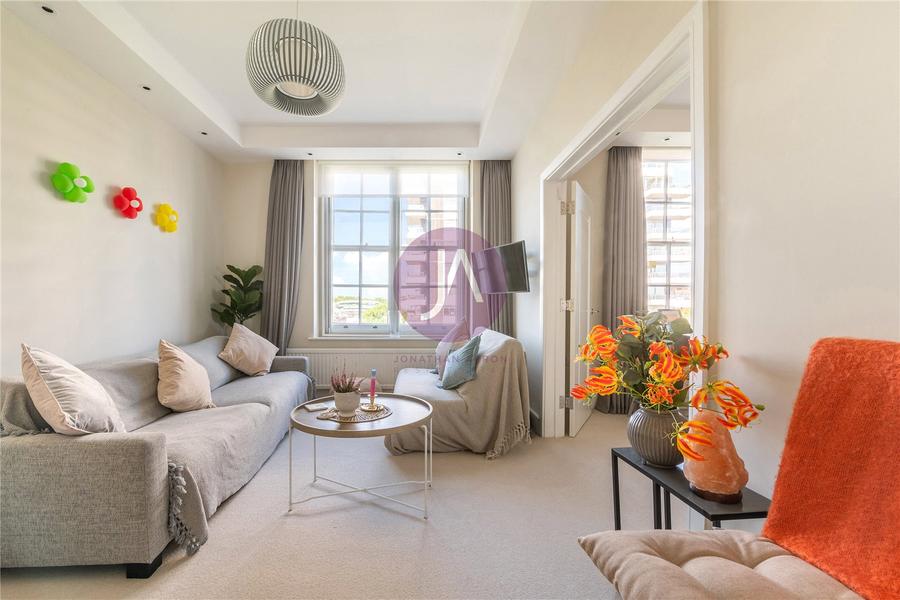 2 bedroom Flat to rent in Grove End House-view2