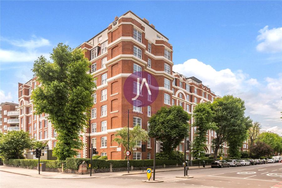 2 bedroom Flat to rent in Grove End House-view15