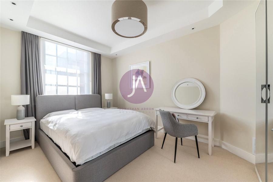 2 bedroom Flat to rent in Grove End House-view5