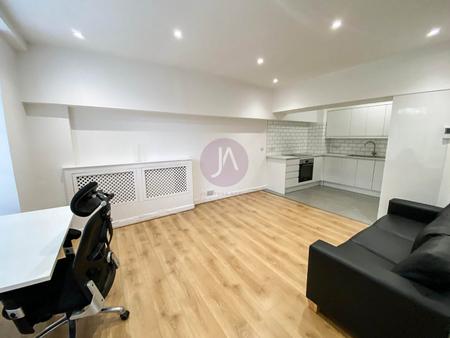 1 bedroom Flat to rent in Grove End Gardens-List855