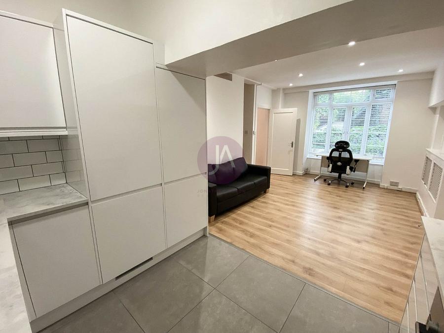 1 bedroom Flat to rent in Grove End Gardens-view8