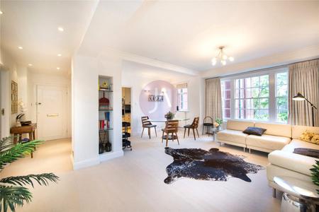3 bedroom Flat to rent in Apsley House-List810