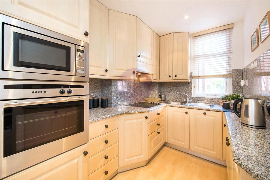 3 bedroom Flat to rent in Apsley House-view11