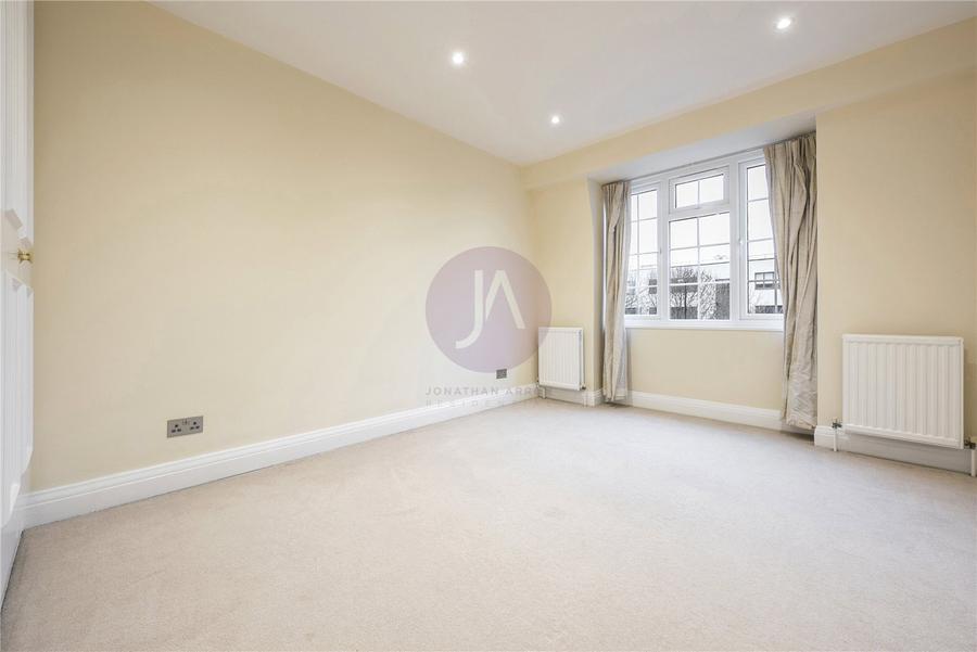 4 bedroom House to rent in The Marlowes-view13