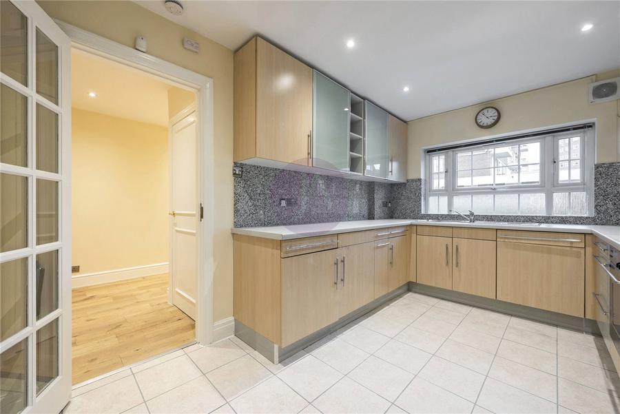 4 bedroom House to rent in The Marlowes-view15