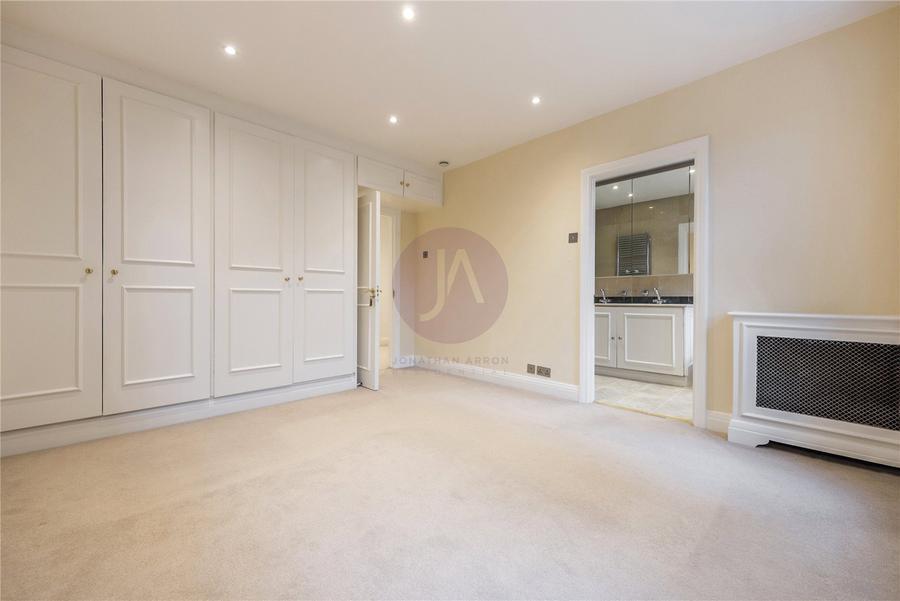 4 bedroom House to rent in The Marlowes-view12