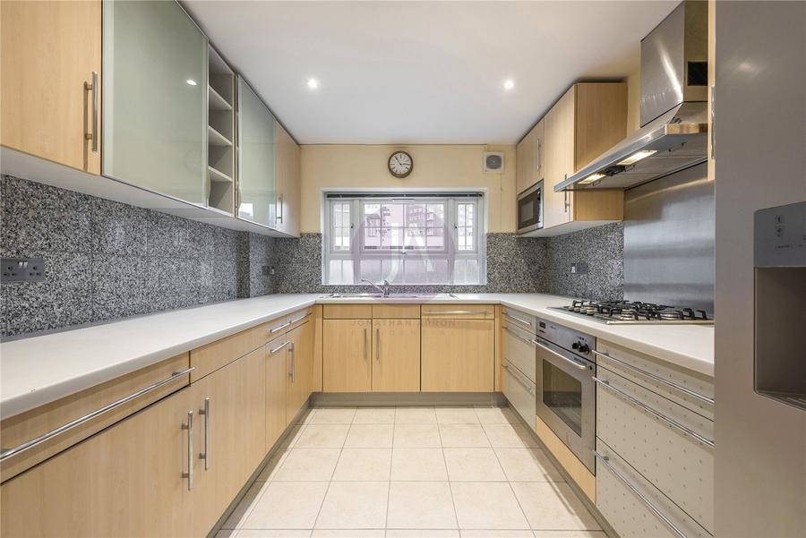 4 bedroom House to rent in The Marlowes-view3