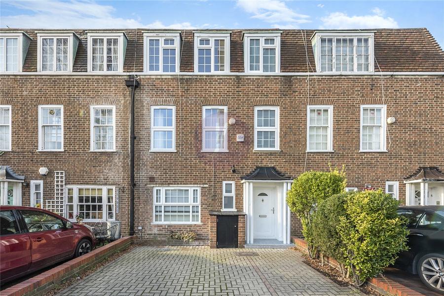 4 bedroom House to rent in The Marlowes-view2
