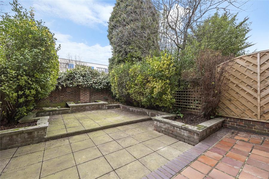 4 bedroom House to rent in The Marlowes-view8