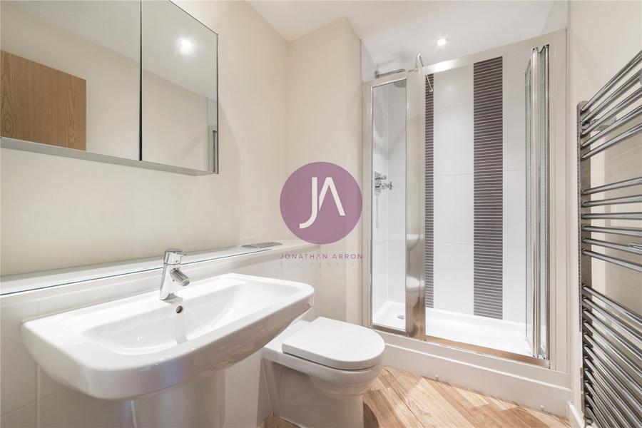 2 bedroom Flat to rent in Gray Court-view8