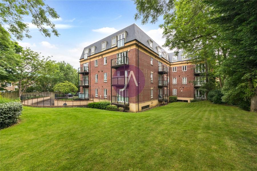 2 bedroom Flat to rent in Gray Court-view12